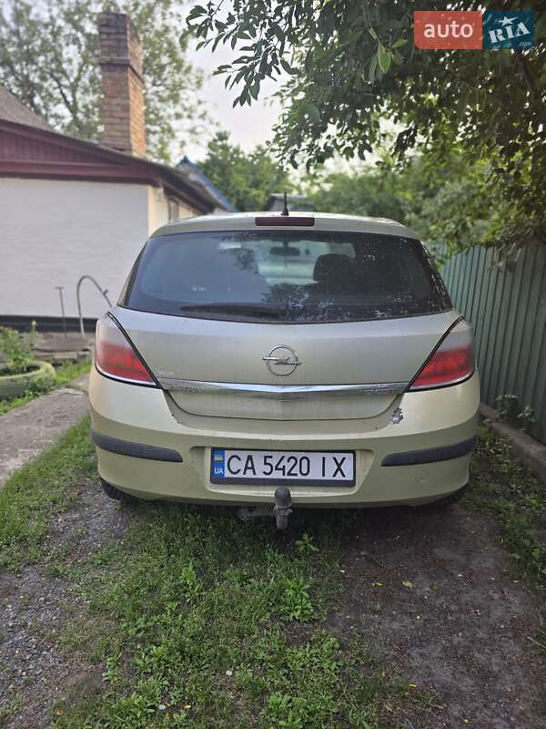 Хэтчбек Opel Astra 2004 в Золотоноше
