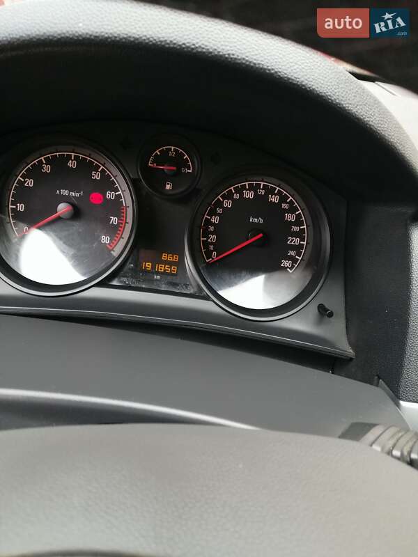 Универсал Opel Astra 2011 в Бердичеве фото 3 Универсал Opel Astra 2011 в Бердичеве