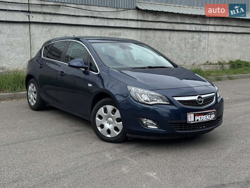 Opel Astra 2011
