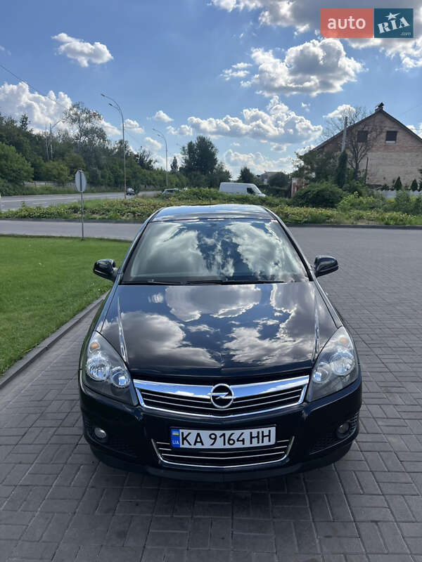 Opel Astra 2011
