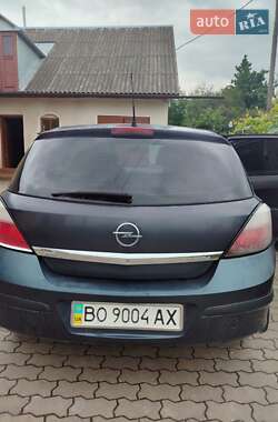 Хэтчбек Opel Astra 2005 в 