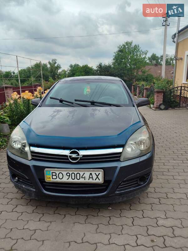 Хэтчбек Opel Astra 2005 в 