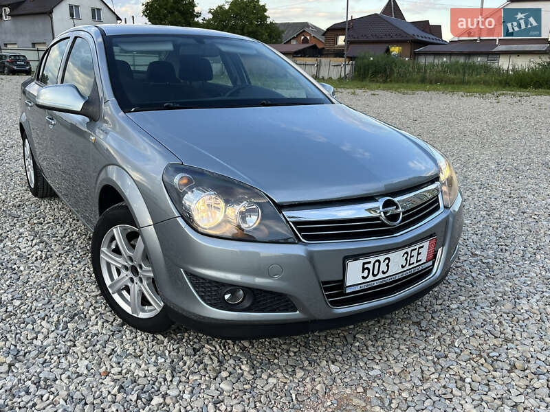 Opel Astra 2011