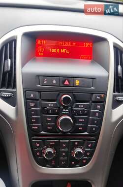 Хетчбек Opel Astra 2010 в 