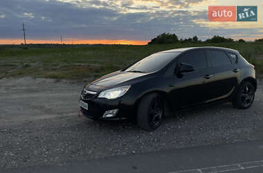 Хэтчбек Opel Astra 2010 в 