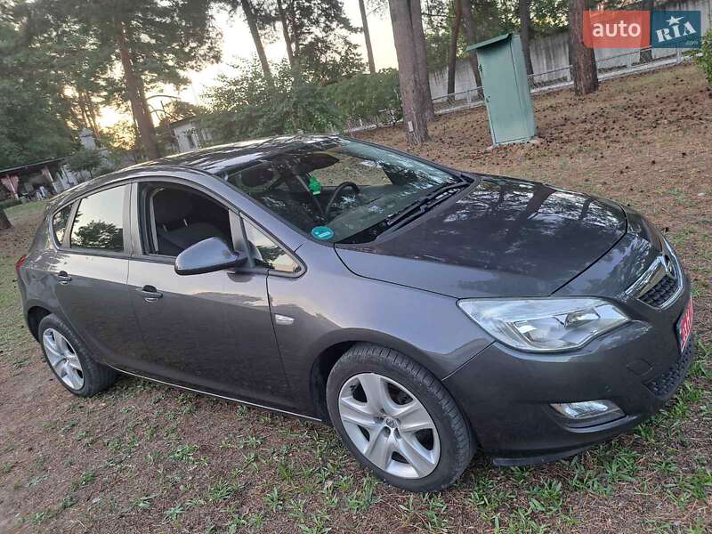 Opel Astra 2011