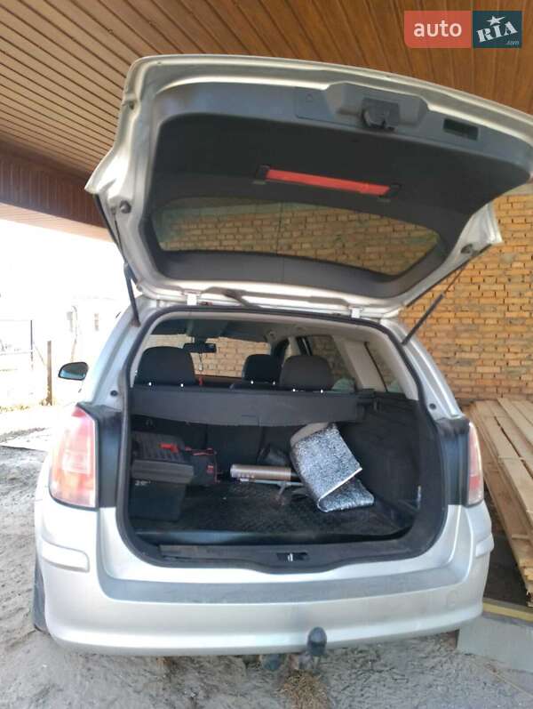 Универсал Opel Astra 2009 в Золочеве