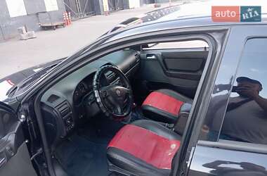 Седан Opel Astra 2004 в 