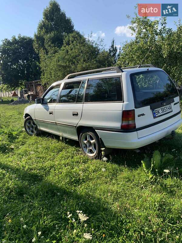 Универсал Opel Astra 1993 в Березному