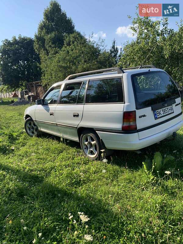 Универсал Opel Astra 1993 в Березному