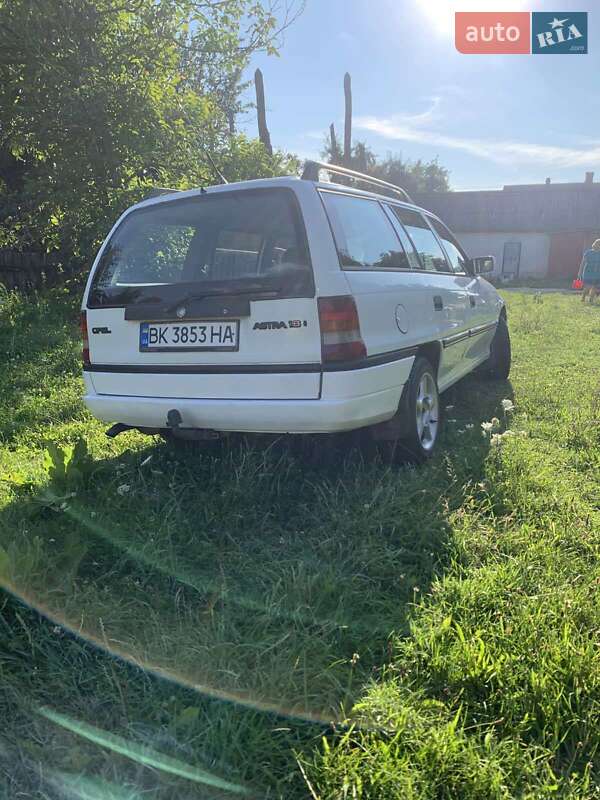 Универсал Opel Astra 1993 в Березному