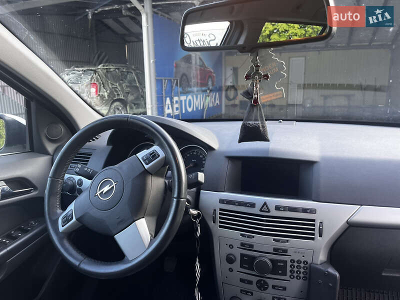 Универсал Opel Astra 2009 в Снятине