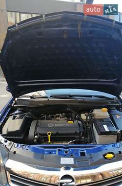 Универсал Opel Astra 2010 в 