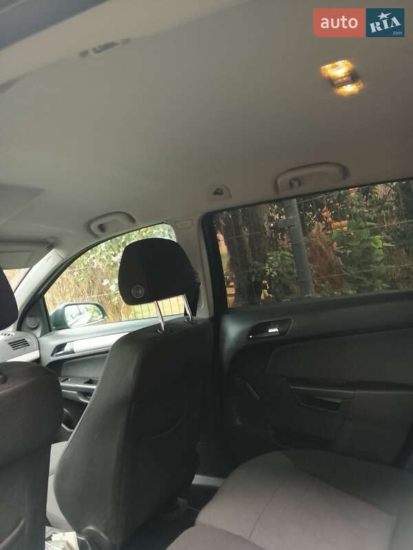 Универсал Opel Astra 2007 в Долине