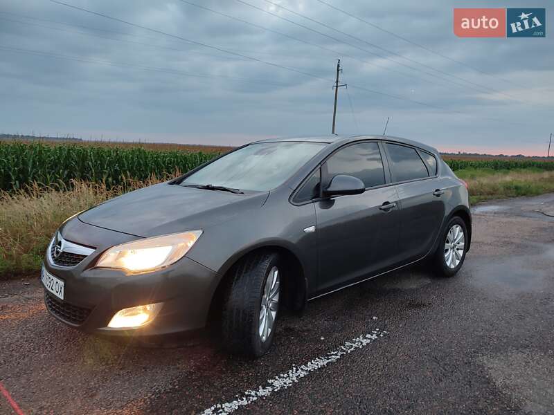 Хэтчбек Opel Astra 2010 в Харькове