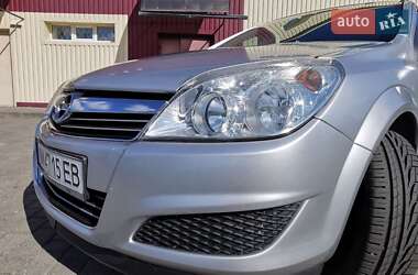 Універсал Opel Astra 2008 в Гадячі