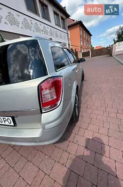 Универсал Opel Astra 2010 в 