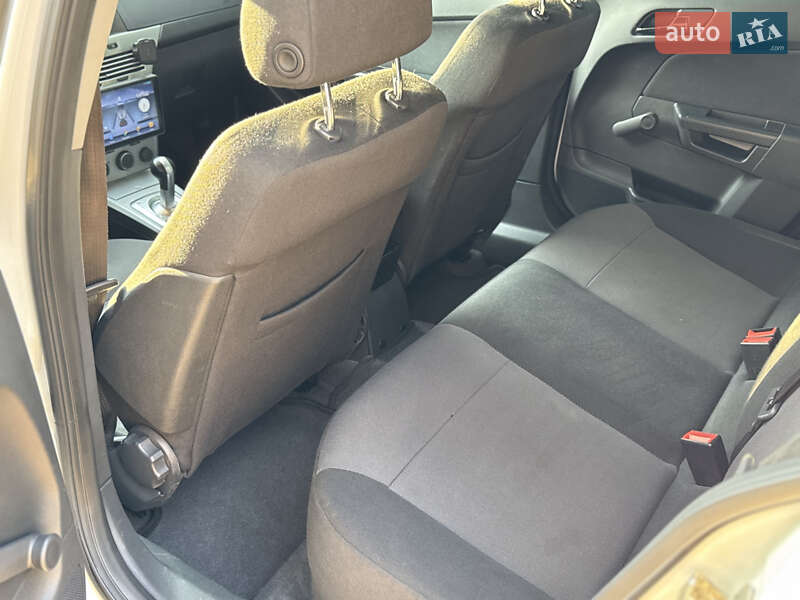 Хэтчбек Opel Astra 2012 в Черновцах