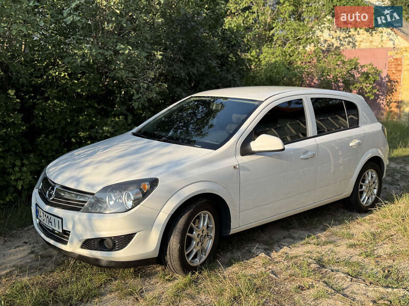 Opel Astra 2012