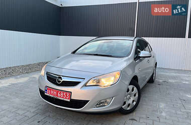 Універсал Opel Astra 2011 в Коломиї