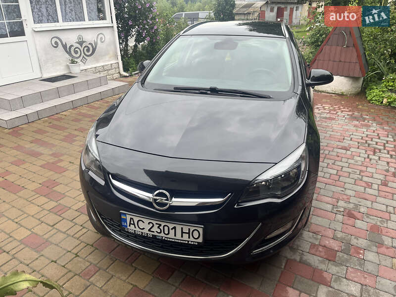 Универсал Opel Astra 2015 в Ровно