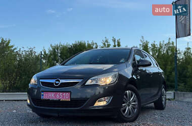Универсал Opel Astra 2013 в 