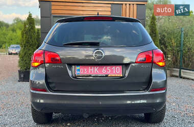 Универсал Opel Astra 2013 в 