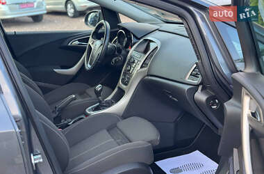 Универсал Opel Astra 2013 в 