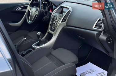 Универсал Opel Astra 2013 в 