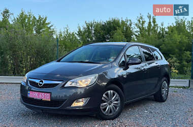 Универсал Opel Astra 2013 в 