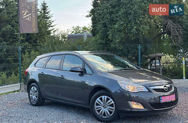 Универсал Opel Astra 2013 в 