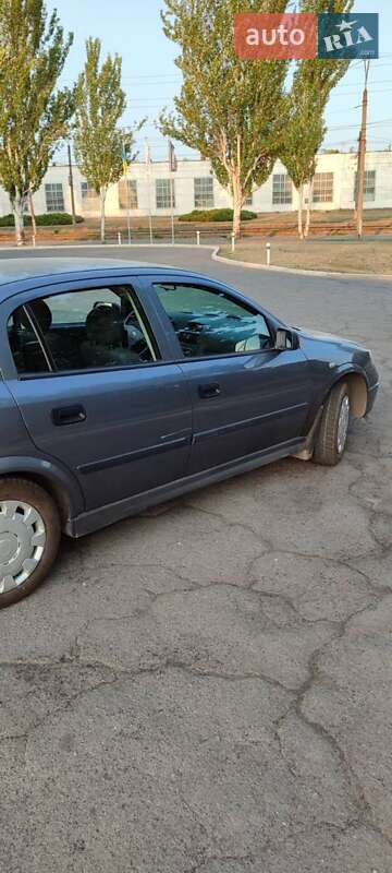 Седан Opel Astra 2006 в Кривом Роге