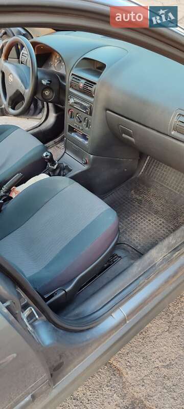 Седан Opel Astra 2006 в Кривом Роге