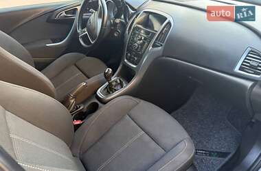 Универсал Opel Astra 2013 в 