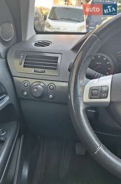 Хетчбек Opel Astra 2011 в 