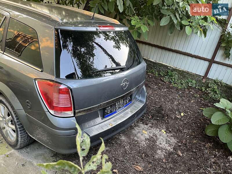 Универсал Opel Astra 2005 в Киеве