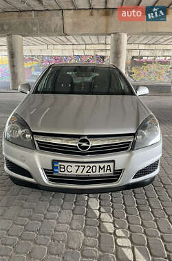 Универсал Opel Astra 2010 в Львове
