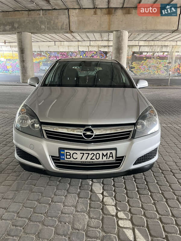 Opel Astra 2010
