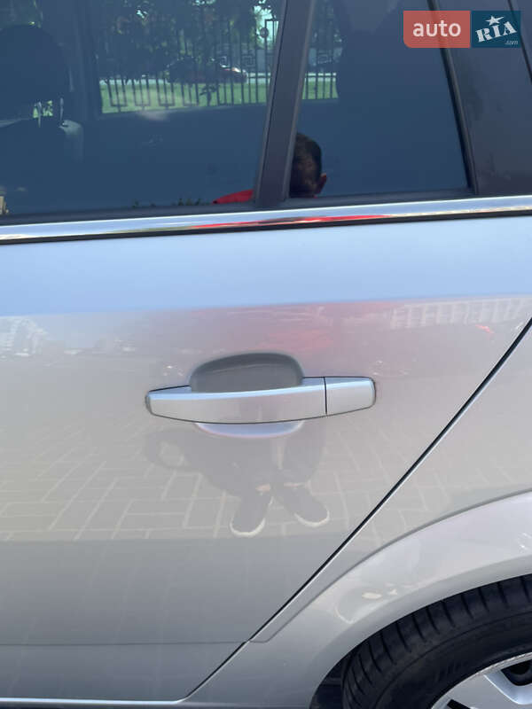 Універсал Opel Astra 2010 в Львові