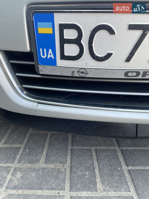 Універсал Opel Astra 2010 в Львові