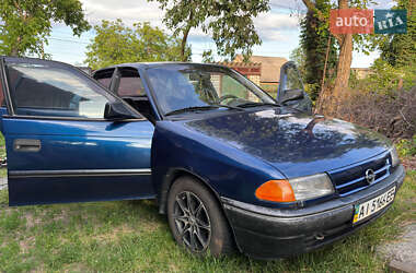 Хэтчбек Opel Astra 1993 в Старых Петровцах