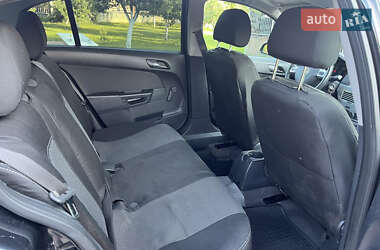 Седан Opel Astra 2013 в 
