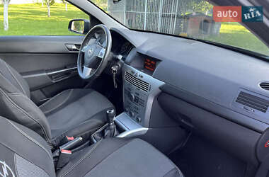 Седан Opel Astra 2013 в 