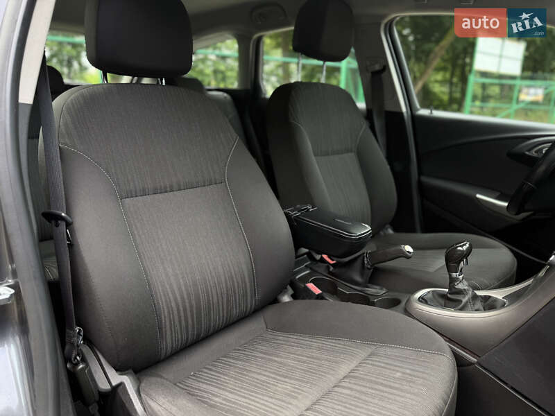 Универсал Opel Astra 2011 в Ивано-Франковске