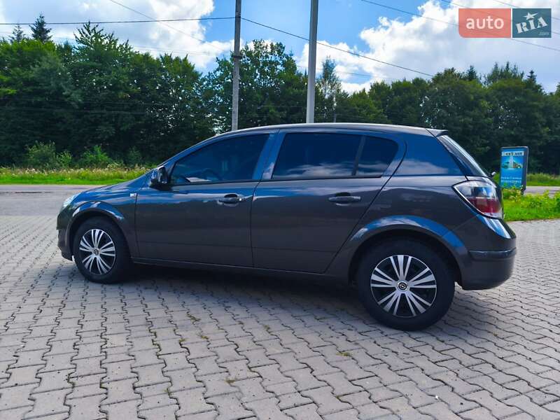 Седан Opel Astra 2011 в Трускавце