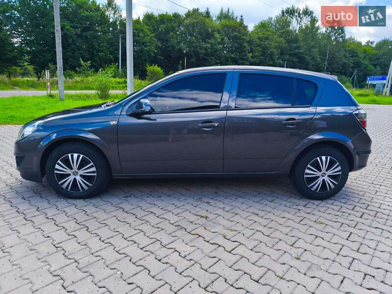 Седан Opel Astra 2011 в Трускавце