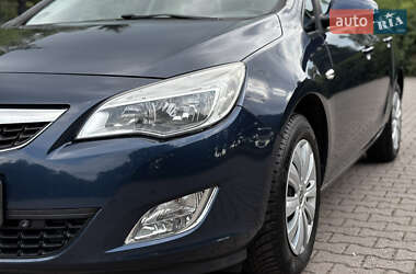 Универсал Opel Astra 2010 в 