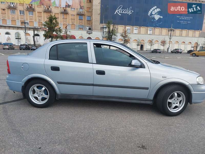 Седан Opel Astra 2004 в Харькове