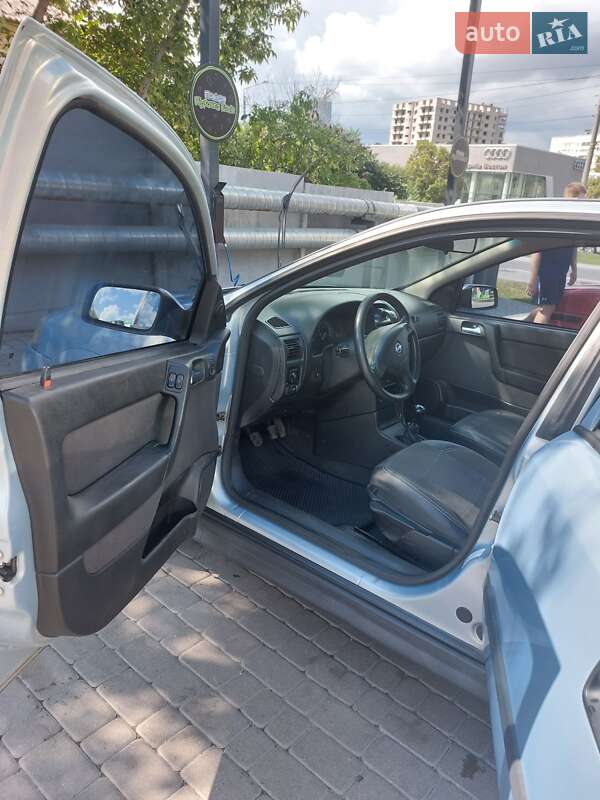 Седан Opel Astra 2004 в Харькове