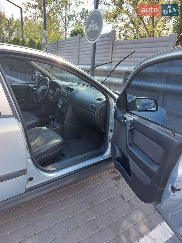 Седан Opel Astra 2004 в Харькове